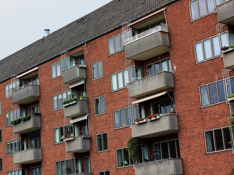 Ejerne til boligen kan få glæde af rentenedsættelsen, hvis deres pengeinstitut sætter renten ned på banklånet