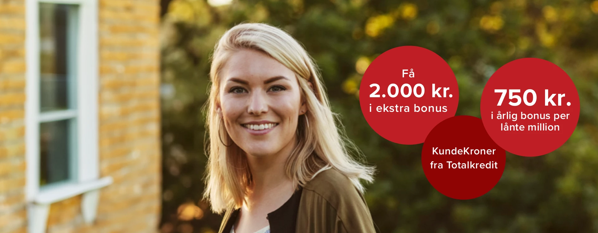 Glad kvinde i have
