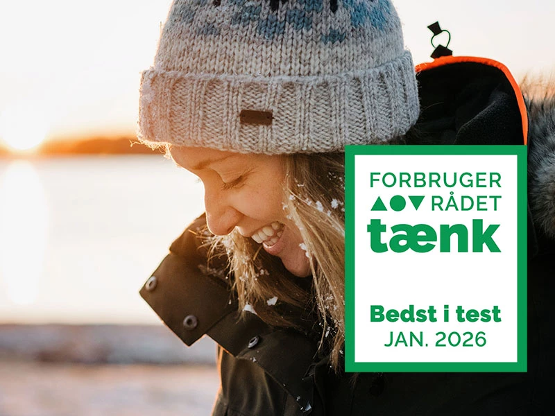 Kvinde i solen er glad